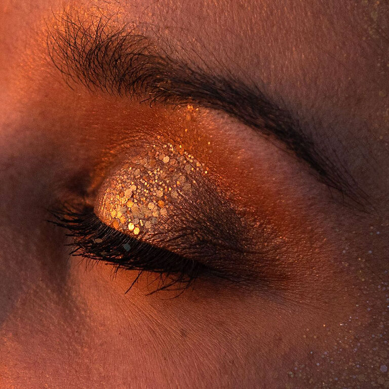 Maquillage yeux avec Grav&eacute; dans la Brique